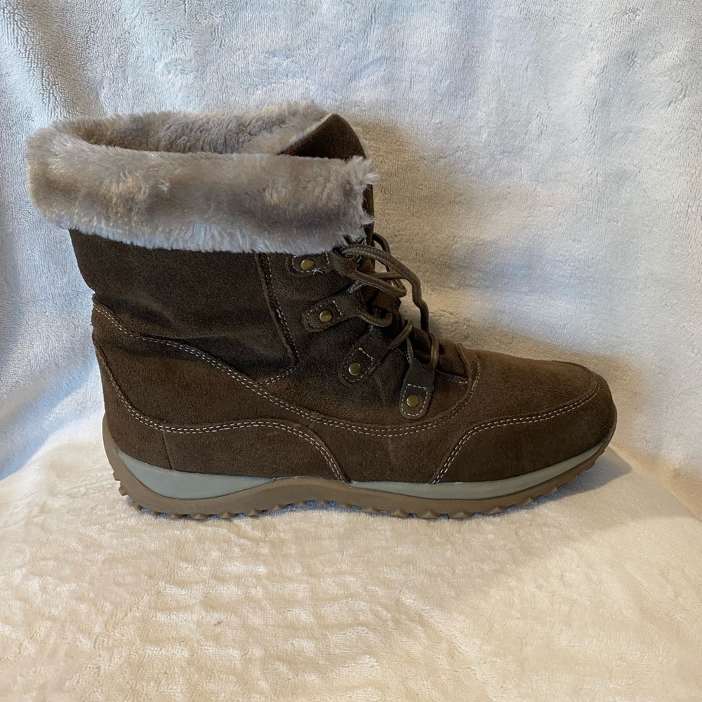 Tamarack Thinsulate brown boots.  Size 9M